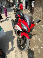 YAMAHA R15 V2